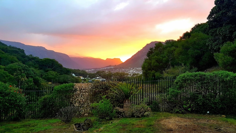 To Let 4 Bedroom Property for Rent in Hout Bay Western Cape
